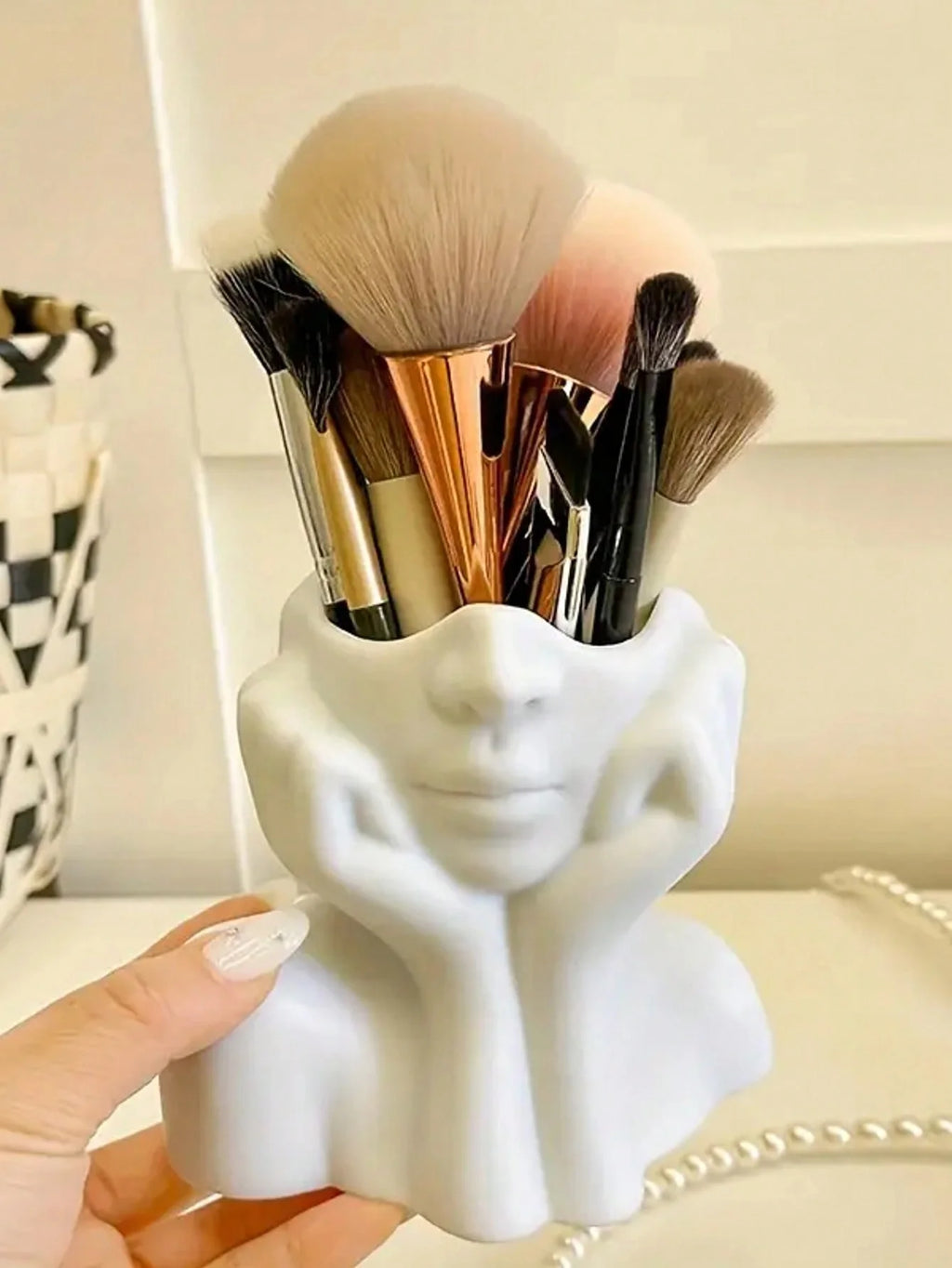 Makeup Brush Holder,Human Face Art Desktop Decoration,Vase,Compatible with Makeup,Eyebrow Pencils,Home Organizer,Plastic Material