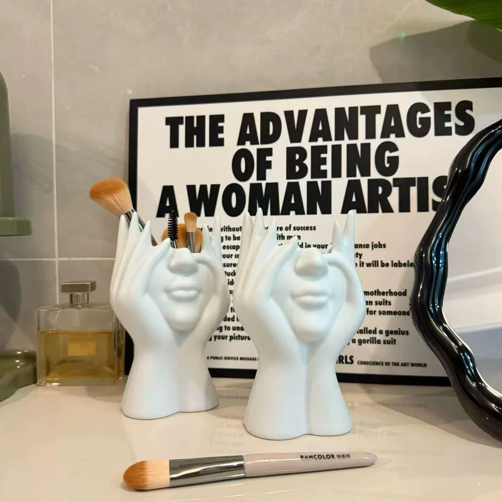 Makeup Brush Holder,Human Face Art Desktop Decoration,Vase,Compatible with Makeup,Eyebrow Pencils,Home Organizer,Plastic Material